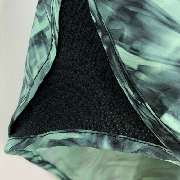 Nike Dri-Fit Shorts Size Small - Picture 3 of 6